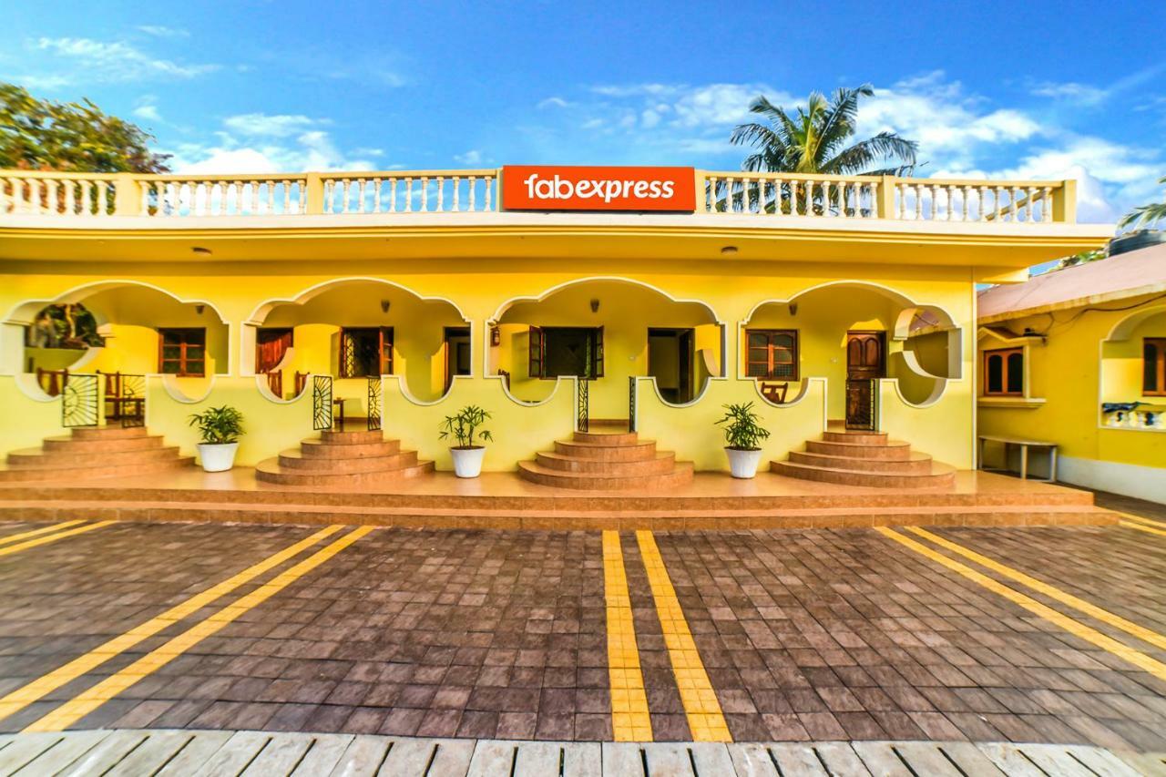 Fabhotel Yoyo Cottage With Pool - Nr Chapora Fort Vagator Bagian luar foto